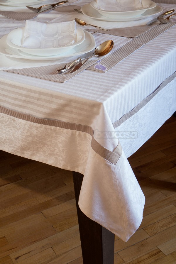 Stolnjak Krem bež braon sa salvetama 140x140cm