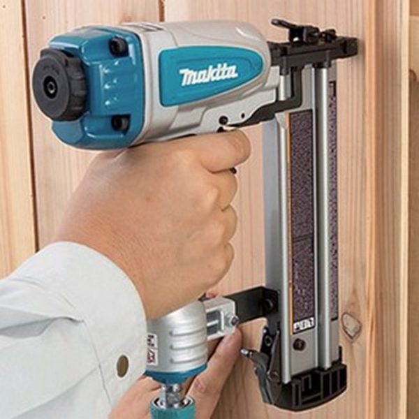 Pneumatska heftalica-zabijač eksera Makita AF505 - Image 4